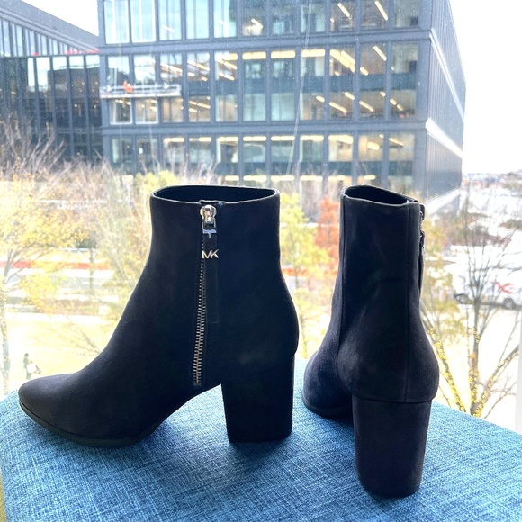 Michael Michael Kors Dawson Suede Booties. Light Black/Dark Navy. Size: US 7M - Picture 1 of 9